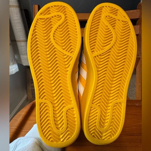 Adidas Bold Yellow Superstar XLG - Picture 2 of 9